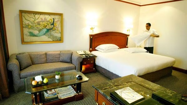 India’s hotel sector remained resilient in June despite aviation disruptions and seasonal slowdown, supported by strong pricing and steady demand. 

Read in detail 👇
livemint.com/companies/news…

Trust our hard work, subscribe to #MintPremium with: livemint.com/premium⚡️