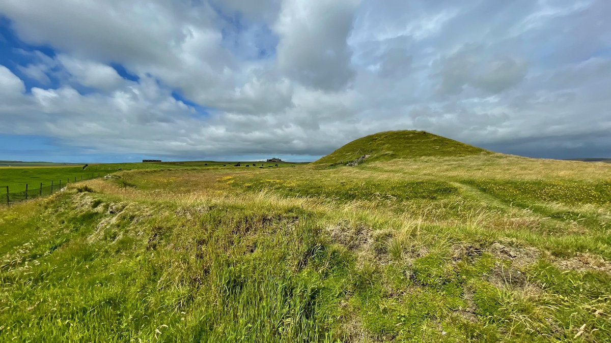Maeshowe Chambered Cairn on Orkney with its ditch and outer bank. A remarkable Neolithic monument, the tomb also contains over 33 Norse runic inscriptions, as well as various sketches and motifs. 📸 My own. #TombTuesday #Prehistory #Orkney