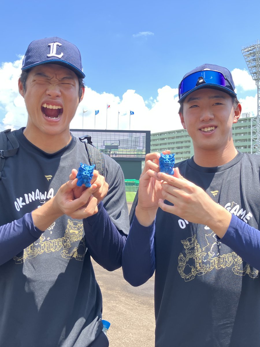 lions_official's tweet photo. #沖縄開催 初参加の選手たち！📸
沖縄開催記念Tシャツは球場で販売しますのでぜひゲットしてください！

#山村崇嘉 選手 #山田陽翔 投手
#羽田慎之介 投手 #黒田将矢 投手

#埼玉西武ライオンズ #seibulions #ALLONE https://t.co/zWyoiq17zq