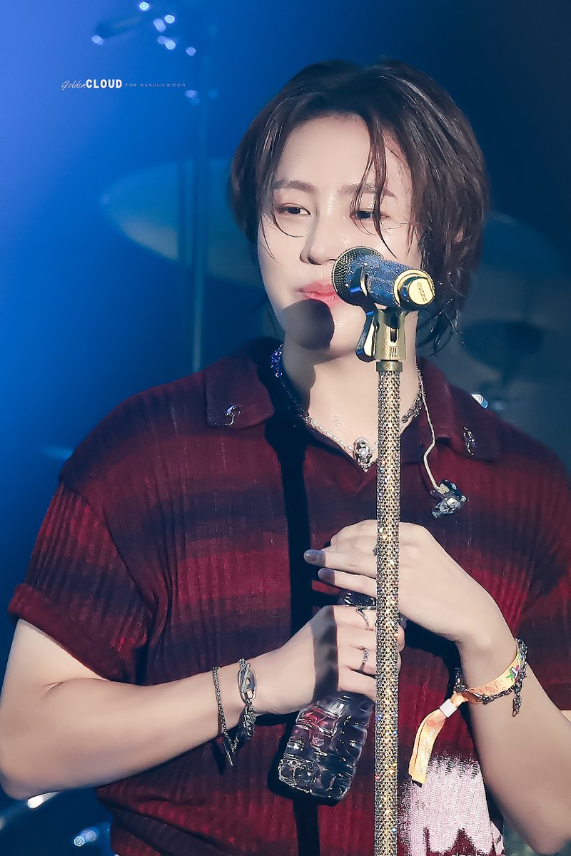 GoldenCloud0322's tweet photo. 250628  
서울파크뮤직페스티벌  

하늘 보는 따뜻한 눈빛 😊🫶

#하성운 #HASUNGWOON 
#河成雲 #ハソンウン #ซองอุน @gooreumseng https://t.co/zToJ2oKUKg