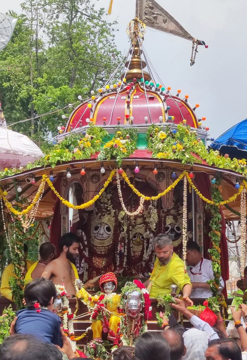 बनारस रथयात्रा स्थित जगन्नाथ जी का दर्शन करें....

जय श्री जगन्नाथ जी 🙏😊

#JayJagannath