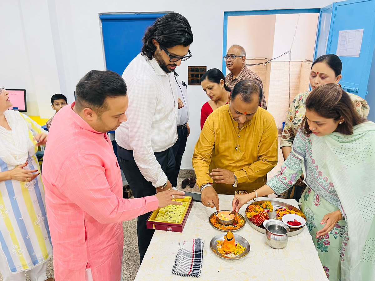 PuneetSharmaMCD's tweet image. आज Lovely Rose Public Secondary School में कंप्यूटर लैब के उद्घाटन में शामिल हुआ! 

घोंडा विधायक श्री @AjayMahawarBJP जी उपस्थित रहे। 

यह सुविधा छात्रों को डिजिटल शिक्षा और तकनीकी कौशल देगी। #ComputerLab #Education #LovelyRoseSchool