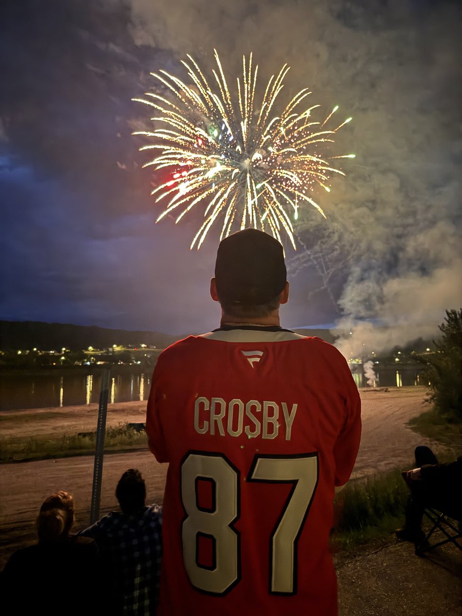 MERLOTMARC's tweet photo. Happy Canada Day! https://t.co/RqxqeljO4n