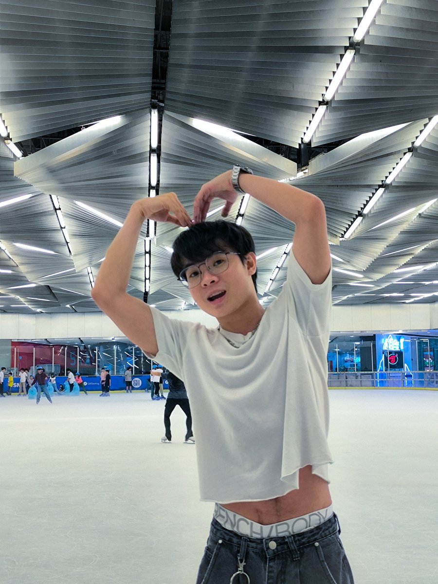 Peter Pan ✨ tweet media