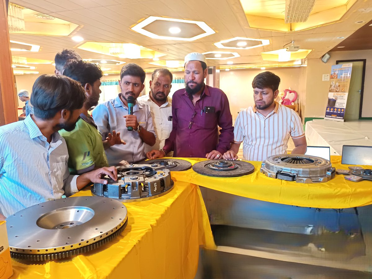 SetcoAutomotive's tweet image. Our Mechanics Meet at Tandur, Telangana!
Mechanics experienced the durability of Setco’s LIPE Clutches and Products, building trust and stronger roads ahead.

#SetcoAutoSystems #Clutchleaders #LIPE #MechanicMeet #SetcoProducts #Leadersintruckparts #Drivewithsetco