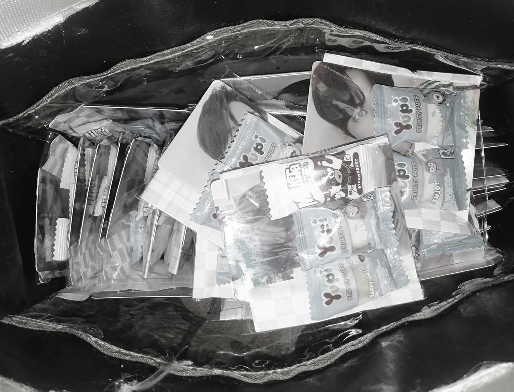 nih freebies ak sudaa jadiii:33 yang maw nanti samper akuu aja iyh gusyy.. seeyaaa hari mingguu <3! kalo dapet jangan dibuang iyh.. nanti ak sedih:[ btw ini aku buat ga banyak yh hshshshhs papayyy 👀💖💭😻‼️