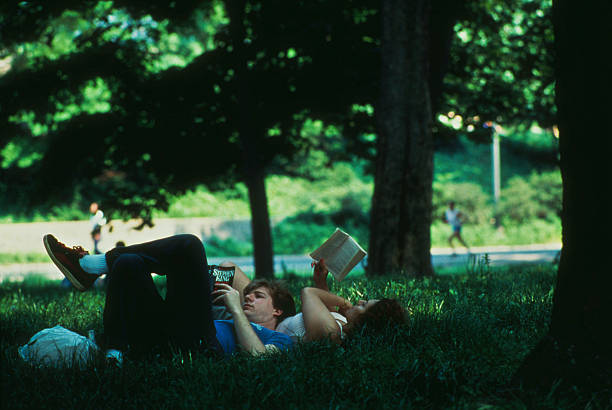 A couple reading underneath a tree in Central Park (New York City, 1990) by Barbara Alper
#readingissexy