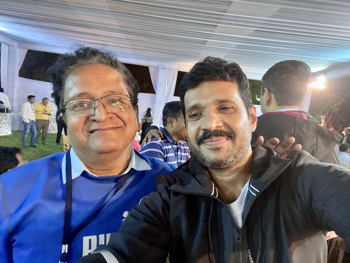 SJanwale's tweet image. डॉ. आनंद देशपांडे.
लेकरांच्या आरोग्यासाठी अविरत झटणाऱ्या देशपांडे सरासारख्या सर्व देवदूतांना माझा सश्रद्ध सलाम.
#HappyDoctorsDay
#explore #viral #Trending