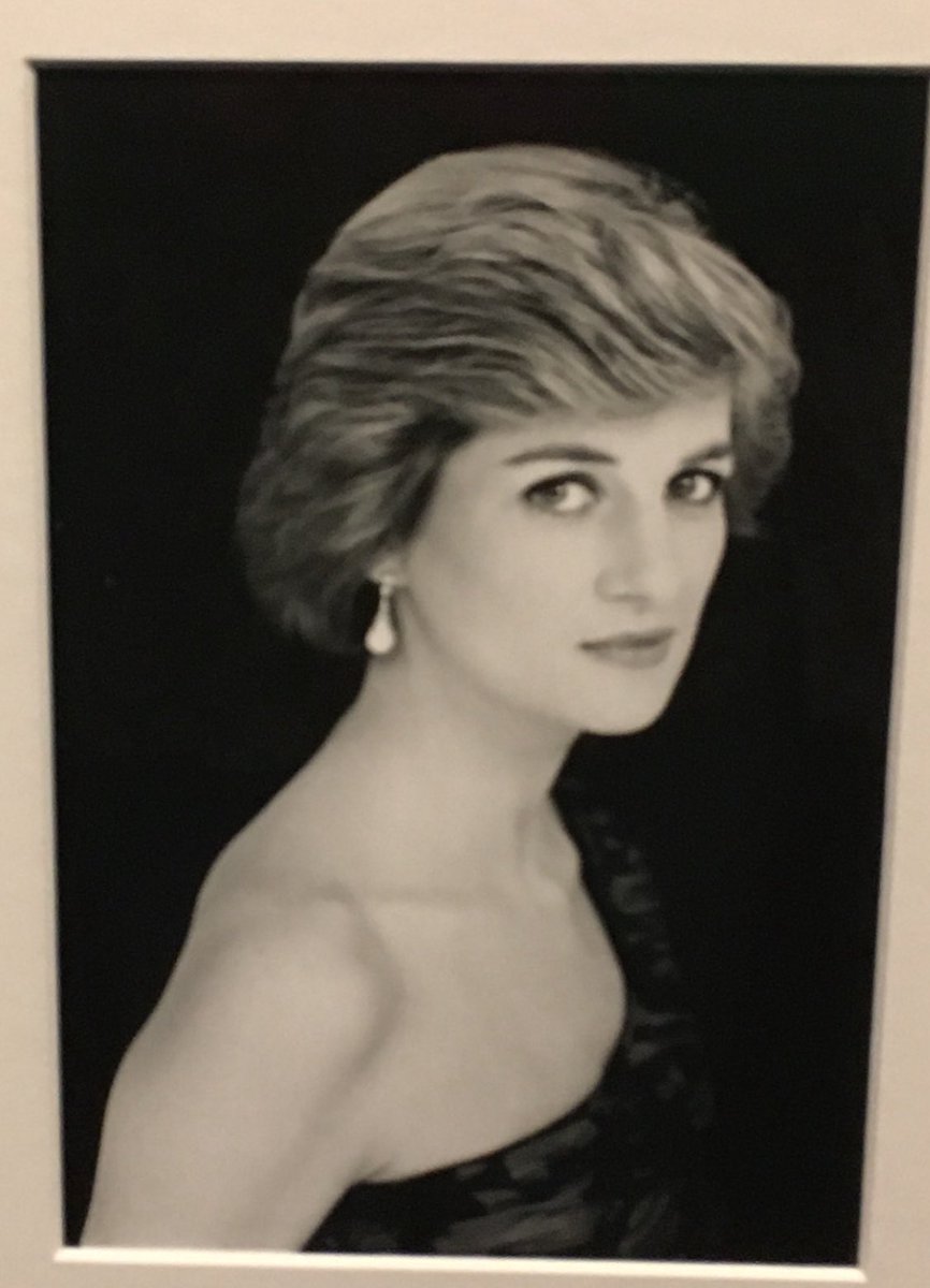 RoyalsOther's tweet image. On the anniversary of her birth on 1st July 1961, iconic dresses worn by Diana, Princess of Wales displayed in 2018/19 at Kensington Palace and the gates of the Palace at the time of her 60th birthday.