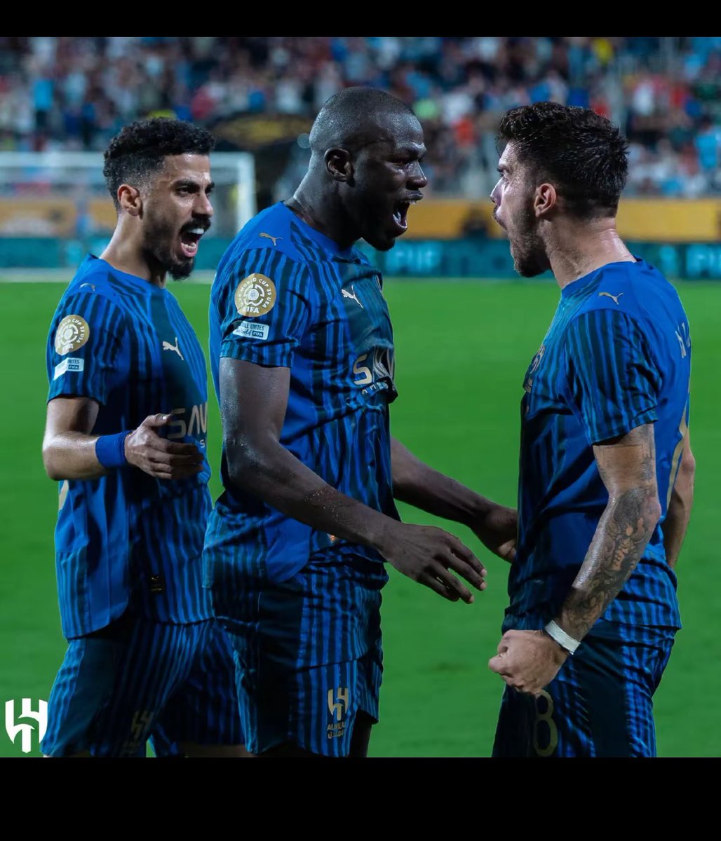 اكتب ي تاريخ هـذا الهلال هذا زعيم آسيا '💙💙