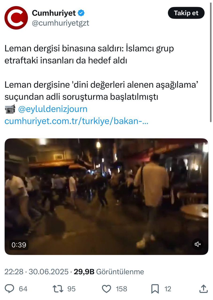 🔴 Peygamber Efendimize (sav) hakaret içeren karikatür yayınlayan Leman dergisine sessiz kalan, buna tepki gösteren halkı hedef alarak itibarsızlaştırmaya çalışan Cumhuriyet gazetesi de Leman’dan farklı değildir. Değerlerimize hakaret eden ve bu hakaretleri savunan herkes aynı