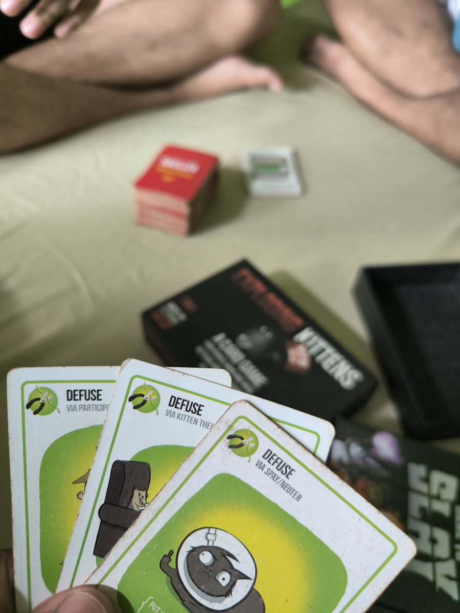 alter_grey69's tweet photo. How am I supposed to play my cards? Lmao hahahah https://t.co/eW5zzlMNih