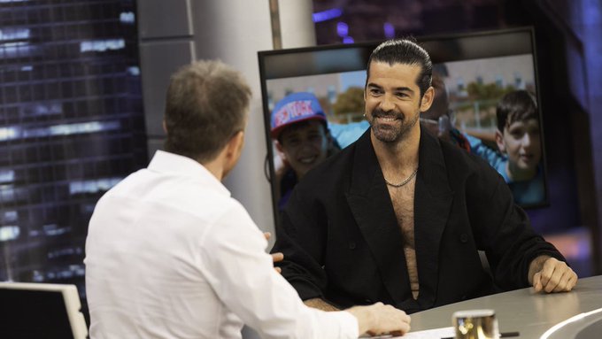 Atresmedia Comunicación (@atresmediacom) on Twitter photo #Audiencias I
👏 <a href="/El_Hormiguero/">El Hormiguero</a> es el programa MÁS VISTO de la noche y LÍDER un día más
🏆 Supera los 1,7 millones de seguidores de media con un 15,1%, con la visita de <a href="/miguelamunoz/">Miguel Angel Muñoz</a>
📈 A +3,9 y +3,8 puntos de sus rivales
👥 Es la emisión con más espectadores únicos del #Audiencias I
👏 <a href="/El_Hormiguero/">El Hormiguero</a> es el programa MÁS VISTO de la noche y LÍDER un día más
🏆 Supera los 1,7 millones de seguidores de media con un 15,1%, con la visita de <a href="/miguelamunoz/">Miguel Angel Muñoz</a>
📈 A +3,9 y +3,8 puntos de sus rivales
👥 Es la emisión con más espectadores únicos del