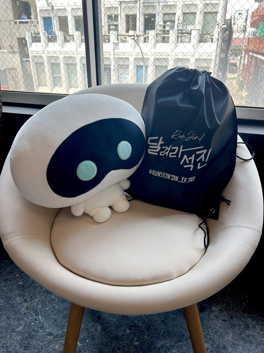 💜𝗥𝗨𝗡𝗦𝗘𝗢𝗞𝗝𝗜𝗡_𝗘𝗣.𝗧𝗢𝗨𝗥💜
BTS_jinソクジンコンサートを記念してイベントを開催いたします🐹
ᴅᴀᴛᴇ▸▸7.2~7.6

RT&amp;フォローされた方から1名様に 
B1サイズ大きなポスターをプレゼントします🎁

#RUNSEOKJIN_epTOUR
#Jin_TOUR_JAPAN 
#Jin_Echo #방탄소년단진 #JIN #진 #カフェJinny