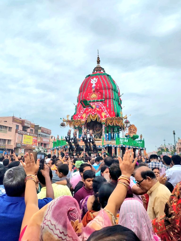 Chitragrapher Perspectives (@caperspectives) on Twitter photo " ରଥରୁଢ଼ ତିନି ଠାକୁର " 🛕🚩
Gods and chariots:~
⊙ Jagannatha - Nandighosa / Garudadhwaja
⊙ Balarama - Taladhwaja
⊙ Subhadra - Dwarpadalana / Padmadhwaja
Ratha Yatra Where devotion meets the divine wheels. © team & A <a href="/Caperspectives/">Chitragrapher Perspectives</a> #Odisha #Puri #rathyatra2025 #JaiJagannatha " ରଥରୁଢ଼ ତିନି ଠାକୁର " 🛕🚩
Gods and chariots:~
⊙ Jagannatha - Nandighosa / Garudadhwaja
⊙ Balarama - Taladhwaja
⊙ Subhadra - Dwarpadalana / Padmadhwaja
Ratha Yatra Where devotion meets the divine wheels. © team & A <a href="/Caperspectives/">Chitragrapher Perspectives</a> #Odisha #Puri #rathyatra2025 #JaiJagannatha