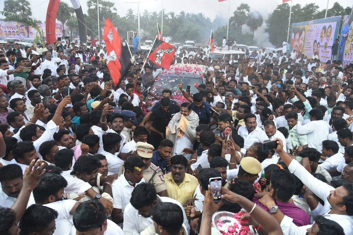 muthu_pugalur's tweet image. கள்ளக்குறிச்சியில் நாளைய தமிழக முதல்வர் #எடப்பாடியார் 

#JusticeForAjithkumar #TN_AIADMK_Version  #KARUR_ADMK_IT_WING #AIADMKFor2026 #EPSfor2026CM #EPS2026CM #ADMK_ERD #ஸ்டாலினே_பதவி_விலகு #EPSfor2026 #AIADMKITWINGSprintMeet