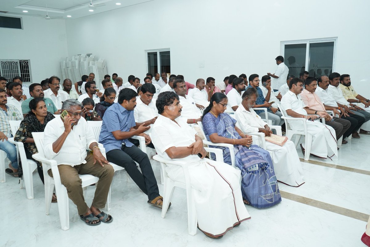 mp_saminathan's tweet photo. திருப்பூர் மாவட்டம், காங்கேயம் சட்டமன்ற தொகுதி, ஒன்றிய, நகர, பேரூர் கழக செயலாளர்கள் மற்றும் IT Wing நிர்வாகிகளுடன் ஓரணியில் தமிழ்நாடு ஆலோசனைக்கூட்டதில் பங்கேற்றோம்.
#MKStalin #MPSaminthan #Dmk #Dmkachievements #KangayamConstituency https://t.co/tpvVP2hNBT