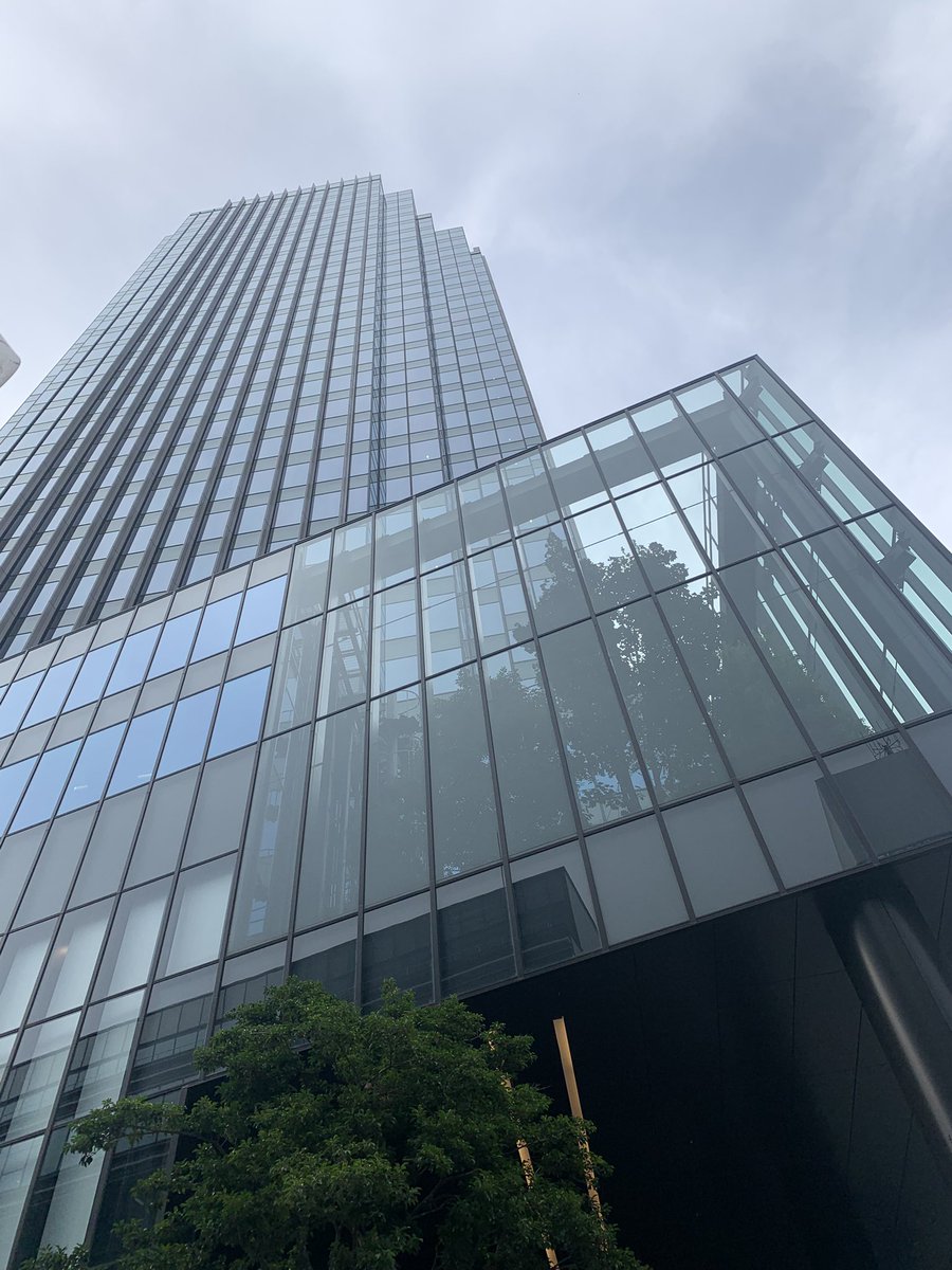 コモレ四谷
145メートル
145センチの子が100倍になったらこんな感じか