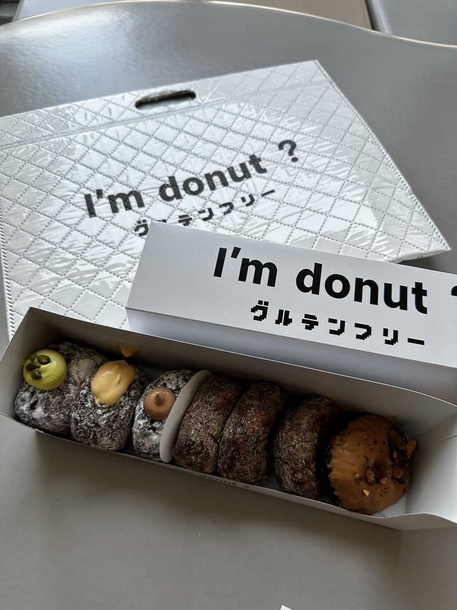 34sama3's tweet photo. I'm donut？からグルテンフリーが🍩💕小麦アレジーな私はこの日を待ちに待ってた😭😭29日オープンでたまたま30日フリーやったから行けたんやけどほんまに美味しい。びっくりした！！アイムフリー？カカオ売り切れたからリベンジせな💪冷えピタ配ってくれたの感謝です✨️ただ日傘絶対にいります！！！ https://t.co/sJ3cSWIE2b