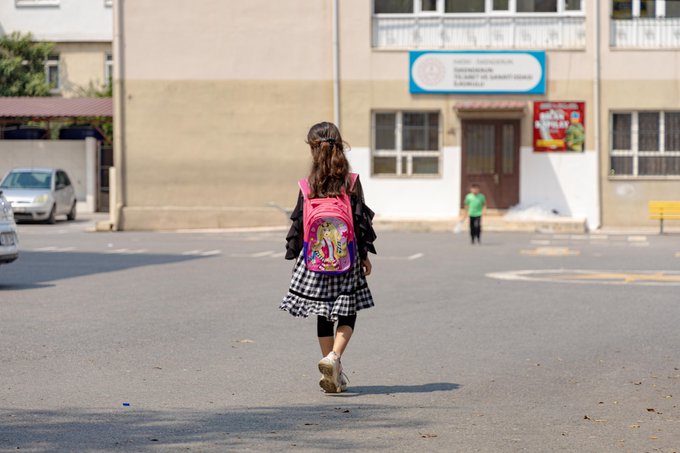 echo_Europe's tweet image. "I love school, especially math," Sidra says, a 9-year-old Syrian girl.
After the 2023 earthquakes in 🇹🇷, she dropped out of school due to financial challenges.
Thanks to @eu_echo, @CARE provides her cash assistance so she is back in school and dreams of becoming a teacher!
