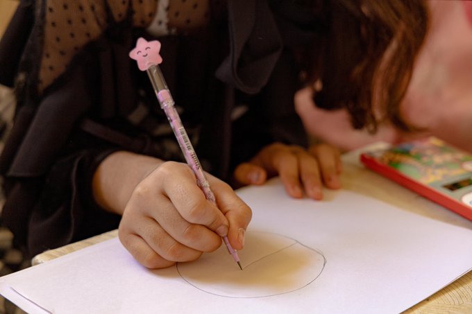echo_Europe's tweet image. "I love school, especially math," Sidra says, a 9-year-old Syrian girl.
After the 2023 earthquakes in 🇹🇷, she dropped out of school due to financial challenges.
Thanks to @eu_echo, @CARE provides her cash assistance so she is back in school and dreams of becoming a teacher!
