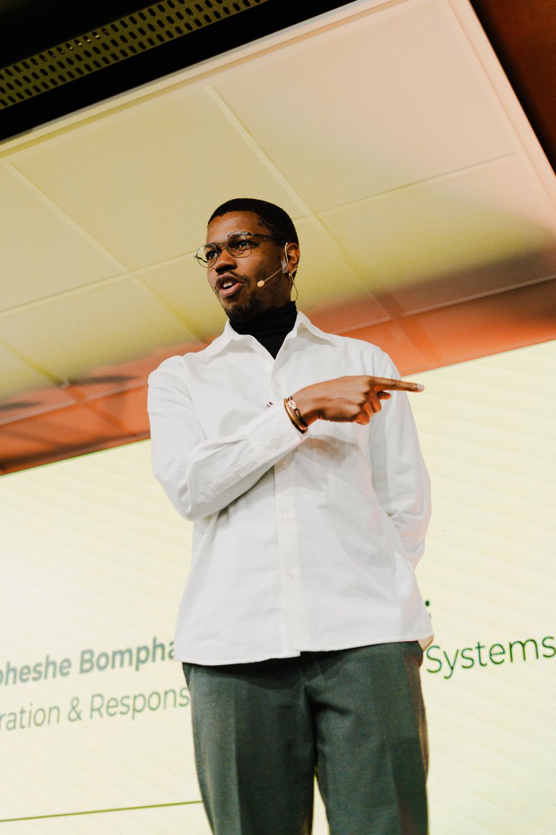 Yesterday at #SocialMediaSummit4Gov (Day 1), <a href="/LoratoTshenkeng/">Lorato Tshenkeng</a>  urged gov to help citizens spot fake news + fight cyberbullying, while <a href="/nkmthembu/">Nkululeko Mthembu</a> called for tech that’s humanised + rooted in local culture.
👉 Read more via <a href="/SABCNews/">SABC News</a> sabcnews.com/sabcnews/gover…