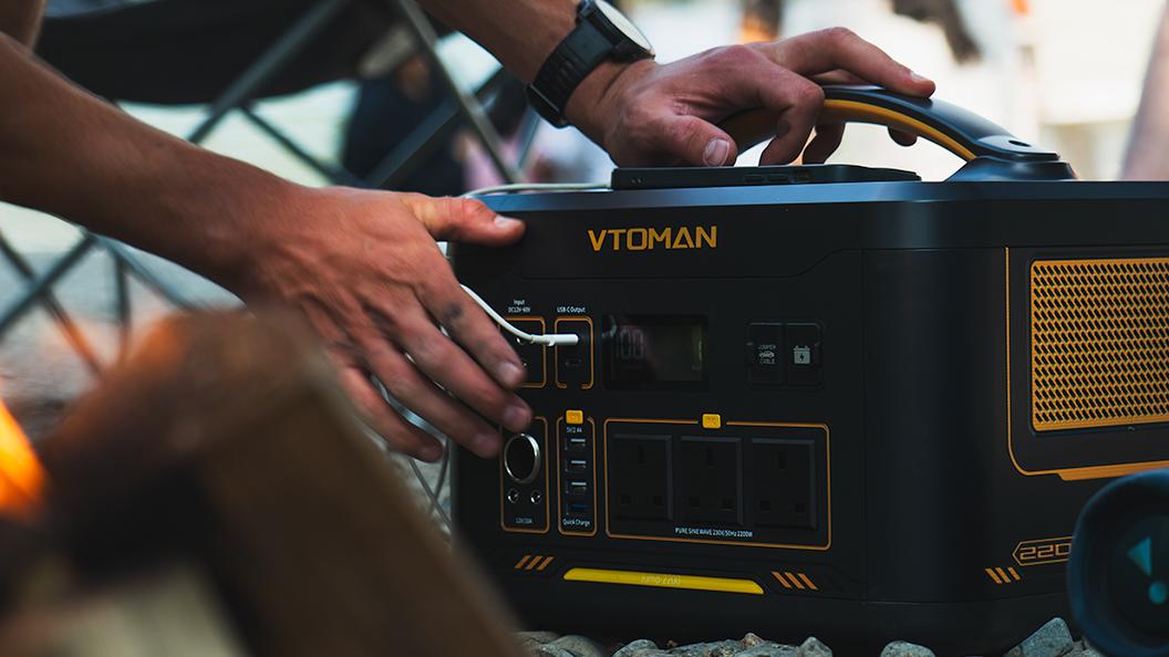 Jump 1800: Zero Outdoor Power Stress
By the lake, your mini-fridge stays frosty and tunes never cut out—all powered by Jump 1800. Packing 1800W muscle, 1548Wh expandable juice, Plus, it has V-Starting for emergency car jumps.
#VTOMAN #Jump1800 #PowerStation #RVLife #OffGridLiving