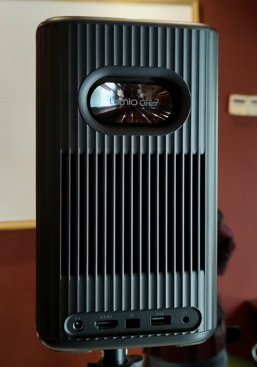 Sumeetshelte's tweet photo. Here's a first look of the upcoming Lumio Arc 7 Projector 👀

-Compact &amp; Easy to setup
- Seamless Integration with Google TV and Netflix
- 100 inch theatre like experience 

#Lumio #arc7 #feelslikemagic https://t.co/GNpKv7CaEZ