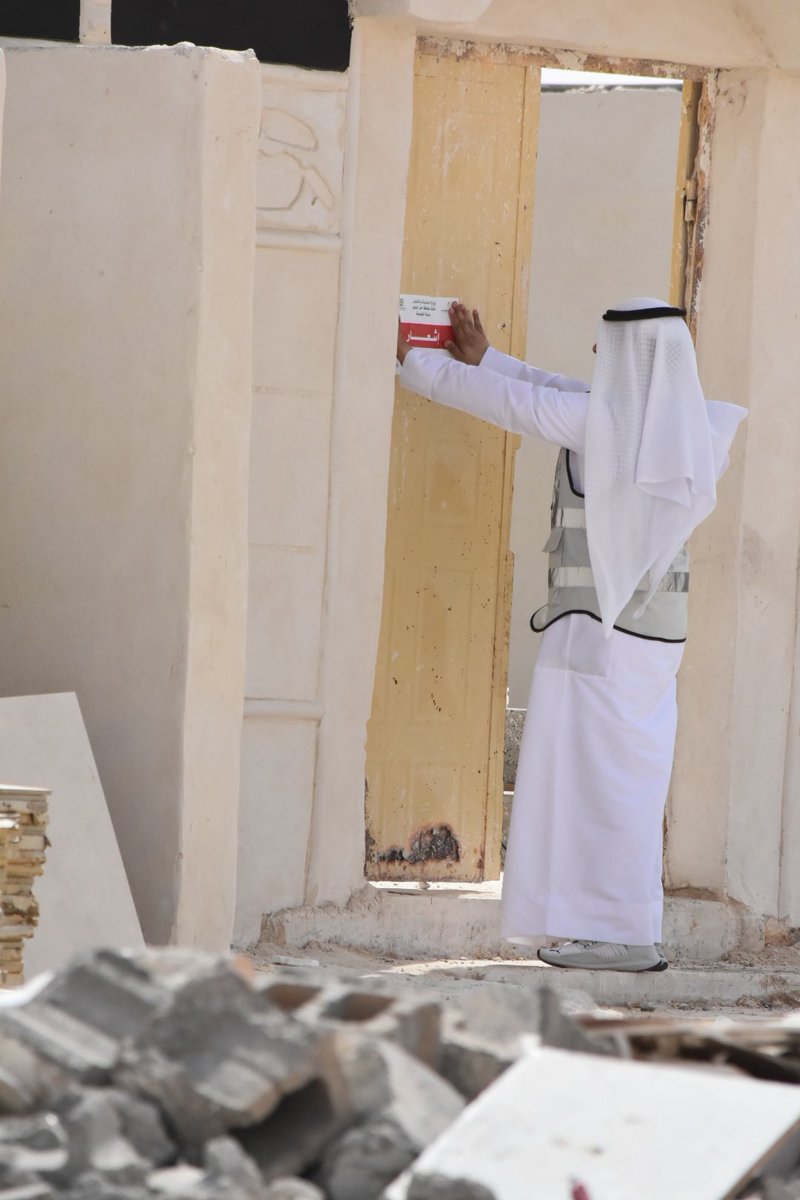 تواصل #بلدية_القيصومة جهودها في الرقابة على المباني والمنشآت والحد من مخلفات البناء والترميم، ضمن مبادرات #تحسين_المشهد_الحضري.
وتدعو الجميع للتعاون في إزالة المخلفات، حفاظًا على نظافة المدينة وجمالها، وتجنبًا لتطبيق الغرامات على المخالفين

#بلدية_القيصومة 
#امانة_حفرالباطن