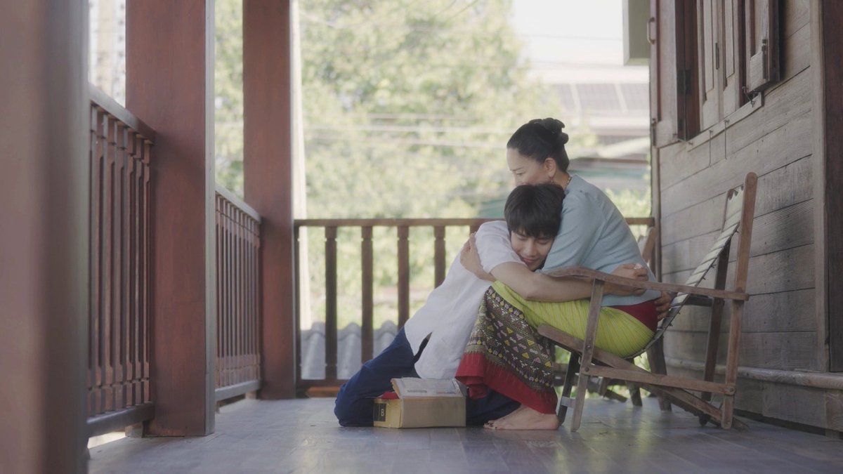 TheBLXpress's tweet photo. #iPromiseEP7...I can understand that Tontrae is waiting for Victor but why didn't they exchange numbers before Victor left, why wait at the hotel he stayed. Also, Tontrae didn't think it was important to inform Victor about the date & time of his arrival. What if he isn't home 🤯 https://t.co/nk2AuZ3q5x