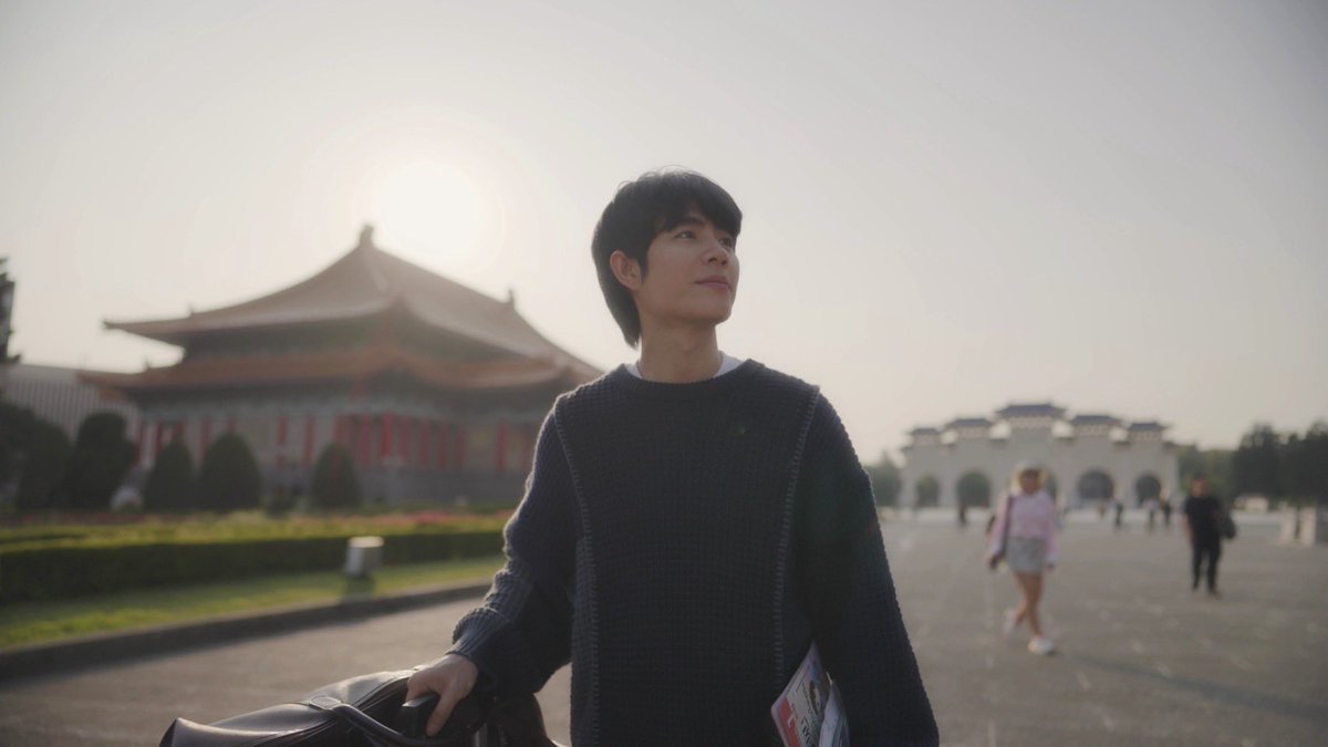 TheBLXpress's tweet photo. #iPromiseEP7...I can understand that Tontrae is waiting for Victor but why didn't they exchange numbers before Victor left, why wait at the hotel he stayed. Also, Tontrae didn't think it was important to inform Victor about the date & time of his arrival. What if he isn't home 🤯 https://t.co/nk2AuZ3q5x