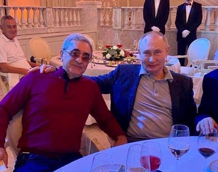 Однокурсник Путина вмешался в дело о рейде против азербайджанцев в Екатеринбурге, который привел к гибели двух человек

Бизнесмен и общественный деятель Ильхам Рагимов, который учился на юридическом факультете Ленинградского университета на одном курсе с Владимиром Путиным,