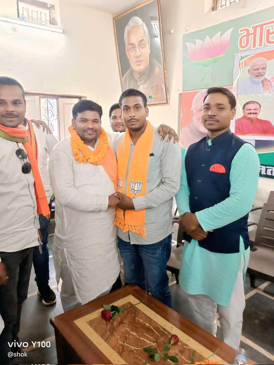 ashokch81035133's tweet photo. भारतीय जनता युवा मोर्चा छत्तीसगढ़ के ऊर्जावान प्रदेश अध्यक्ष सम्माननीय भैया श्री @Ravibhagat_BJYM  जी को जन्मदिन की हार्दिक बधाई एवं शुभकामनाएं💐🎂💐
बाबा भोरमदेव आपकी सभी मनोकामना पूर्ण करें https://t.co/ujl9YfNNXH