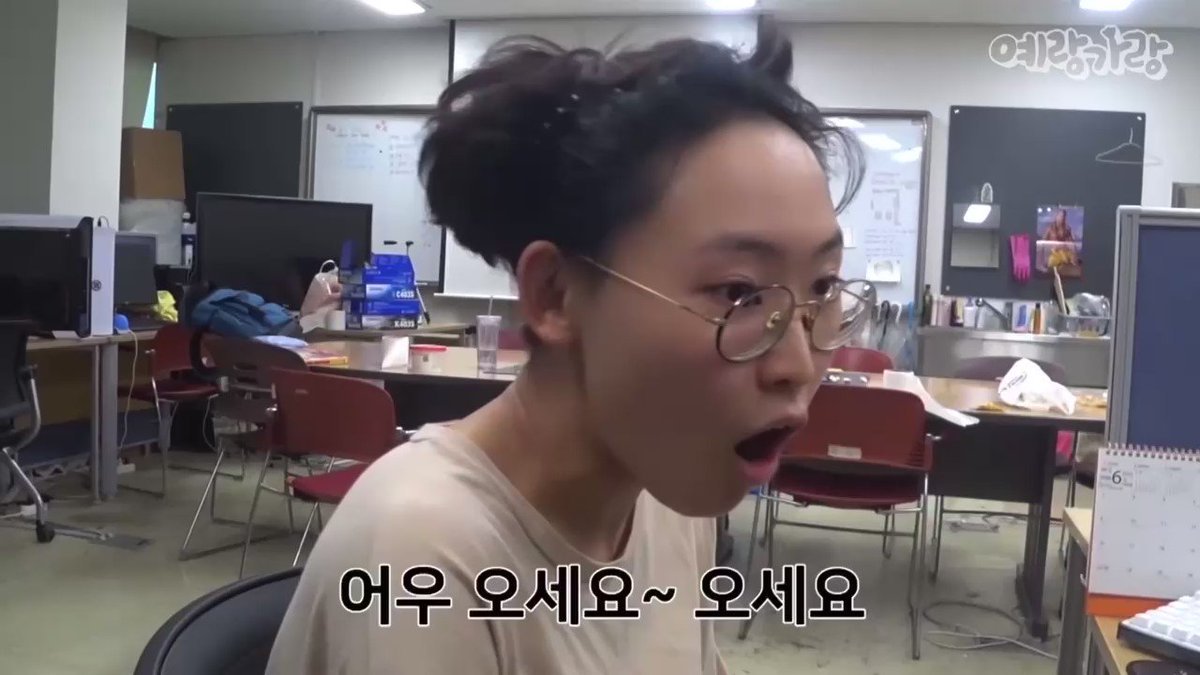 제 강의에 대고 "오세요 오세요 다~오세요" 라고 말씀드리기는 어렵지만, 제 수업에는 뚜렷한 강점이 있다고 생각하기에...

《일러스트에 디자인 접목》을 배우고 싶으신 분들, 혹은 이쪽으로 연구하고 싶은 분들께는 강력하게 추천드리고 싶습니다😎✌️