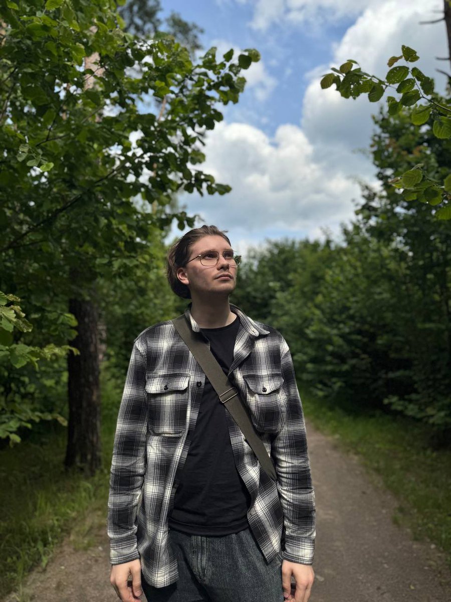 Yamushisan's tweet photo. На днях гуляли в парке, поймали и погоду, и кадр🌳 https://t.co/VeBmCpAre8