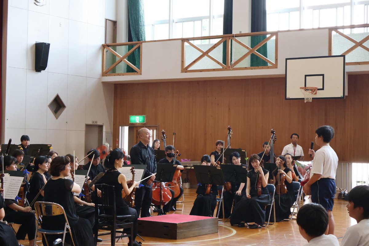 午後は体育館にて本公演❗️
暑い中、最後まで一生懸命聞いてくれました☺️
素敵なお礼の言葉、花束もありがとうございました💐
#中部フィル
