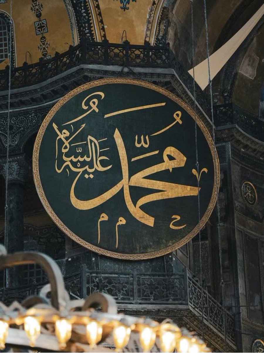 Canımızdan çok sevdiğimiz Sevgili peygamberimizi (s.a.v) karikatür olarak mizah kanusu yapmaya çalışmak alçaklıktır. 
Bunu özgürlük diye savunmaya çalışmak daha büyük alçaklıktır. 

“KUTSAL DEĞERLERE HAKARET ÖZGÜRLÜK DEĞİLDİR.”Cezasız kalmaz..

#LemanDergisikapatılsın #karikatür