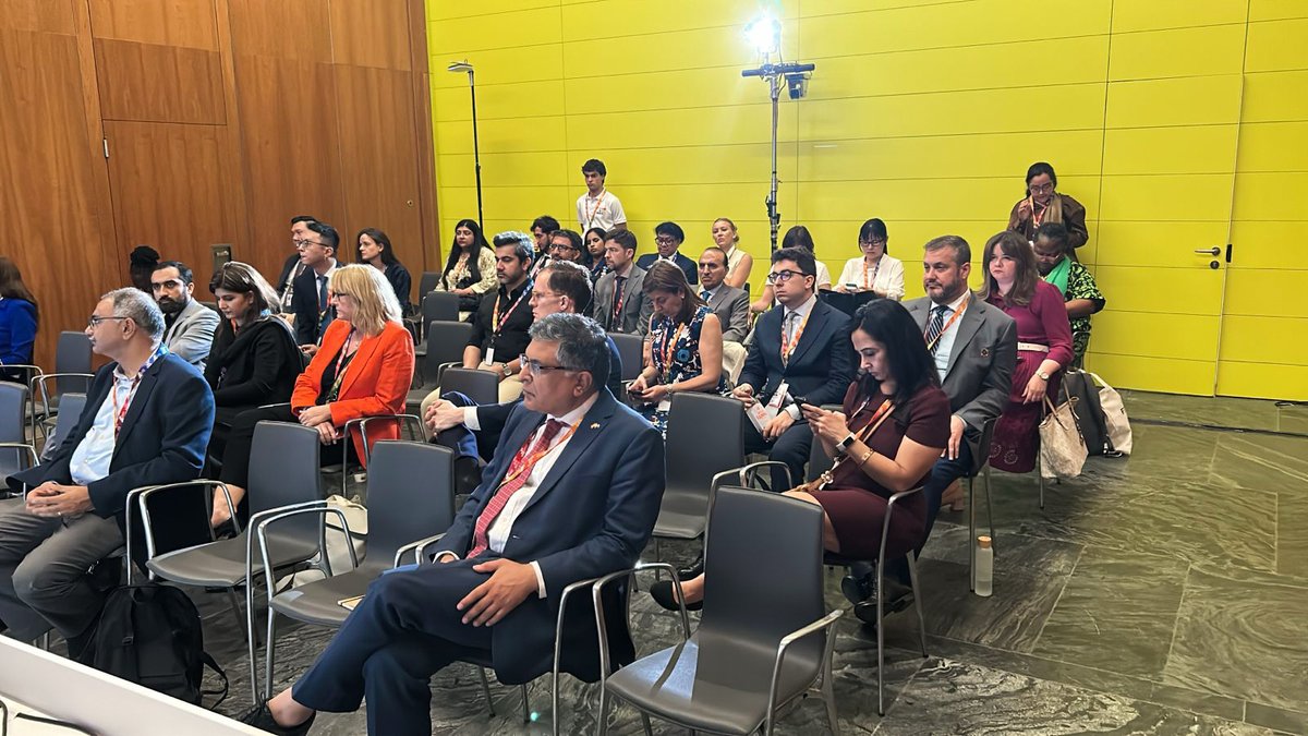 UNDP Pakistan (@undp_pakistan) on Twitter photo At #FFD4, 🇵🇰's delegation — led by <a href="/DrMusadikMalik/">Dr. Musadik Malik</a>, Fed Minister <a href="/ClimateChangePK/">Ministry of Climate Change, Pakistan</a> & MoS Ms. Shezra Kamran — unveiled a portfolio of SDG-aligned projects at the side event ‘Bankable Pakistan: Impact Investments & Green Financing Solutions’, in collaboration with <a href="/UNDESA/">UN DESA</a>'s At #FFD4, 🇵🇰's delegation — led by <a href="/DrMusadikMalik/">Dr. Musadik Malik</a>, Fed Minister <a href="/ClimateChangePK/">Ministry of Climate Change, Pakistan</a> & MoS Ms. Shezra Kamran — unveiled a portfolio of SDG-aligned projects at the side event ‘Bankable Pakistan: Impact Investments & Green Financing Solutions’, in collaboration with <a href="/UNDESA/">UN DESA</a>'s