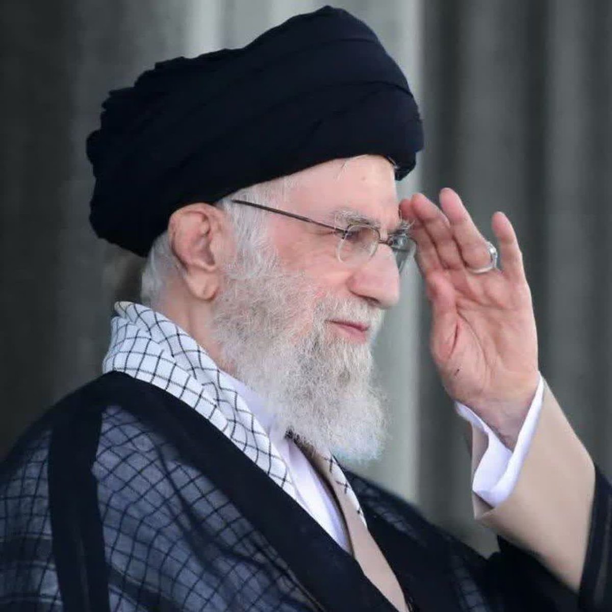 Mahdi252M16's tweet photo. اگر از طرفداران این رهبر بزرگ هستید ❤
 نظر دهید (بله) یا دست خود را بالا ببرید 🖐 https://t.co/j8TPiCYTSO