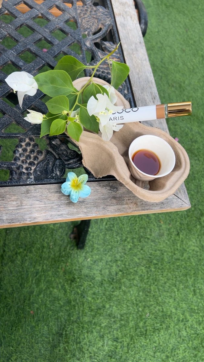 لو اعطيت كل واحد منكم قطرة حبر تكفي لكتابة كلمة واحده ........

فماذا ستكتبون ✒️ ؟