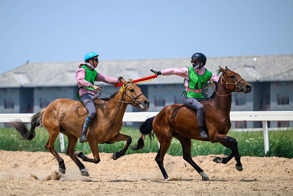 A series of horse racing games are being held in northern China's Xilin Gol League, attracting thousands participants and visitors. 🐴🐎🏇