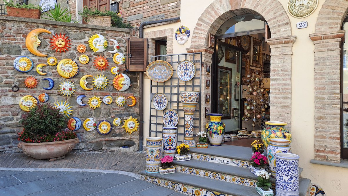 GaniMartin's tweet photo. Deruta, charming town in Italy's Umbria reagion famed for its fine ceramics
#Italy #Umbria #Deruta #ceramic https://t.co/G3rvqZr1r1