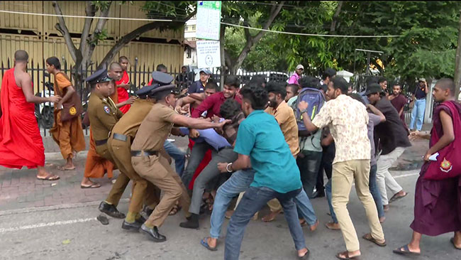 CIVICUSMonitor's tweet image. 🇱🇰#SriLanka's #civicspace is rated as 'repressed'.
Since early 2025, President Dissanayake's government has silenced critical voices & disrupted student #protests. The government has also retained the restrictive Online Safety Act.
More here web.civicus.org/SriLankaJune20…