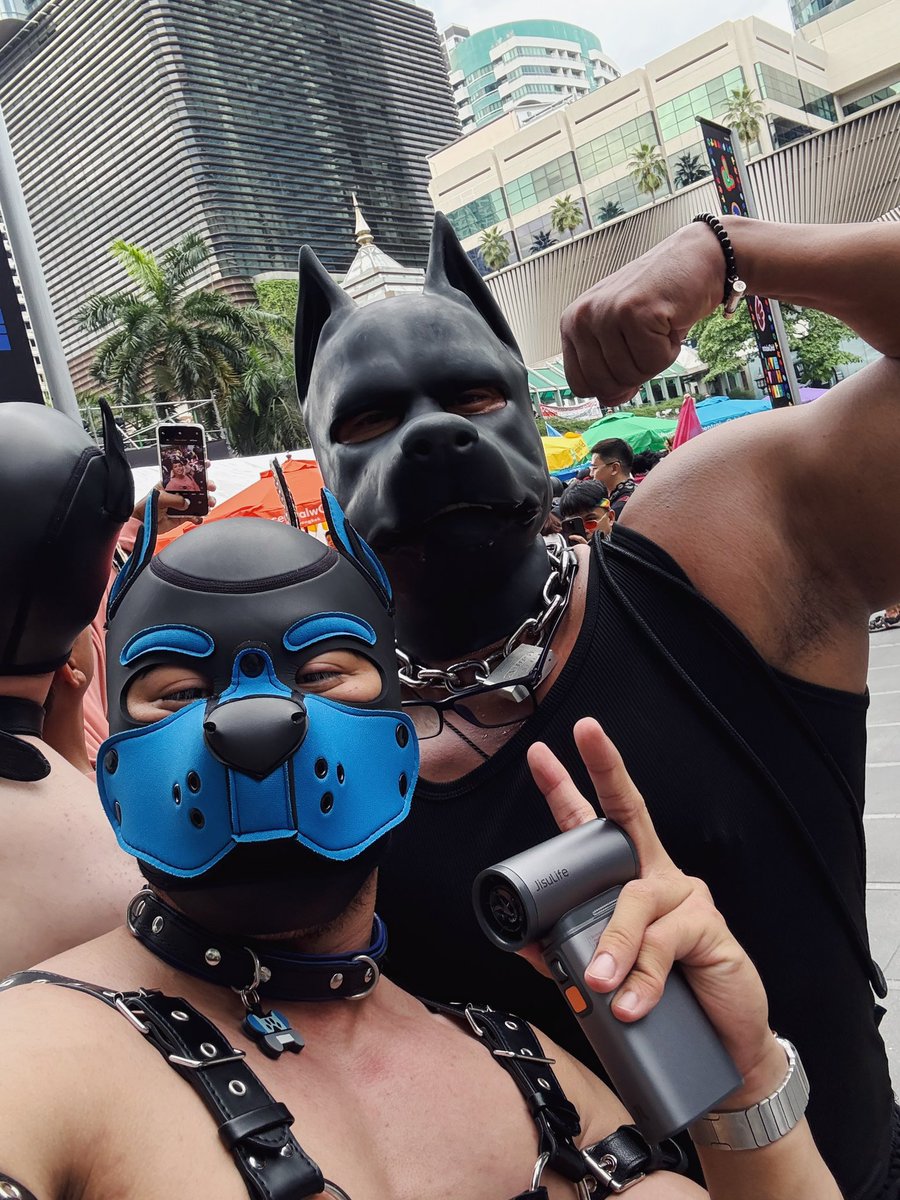 🐾 Throwback to BKK Pride Parade June 1st, 2025 🏳️‍🌈
My very first time marching in the parade and it felt amazing to be out there in public. So many people came up for photos, and I met lots of new friends along the way!🐶

Luckily, the weather wasn’t as hot as last year… and my