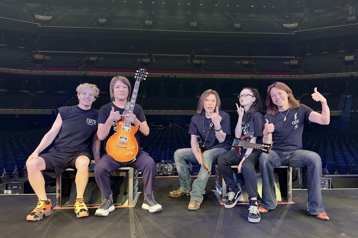 "UNITE #02"終了！

この4日間は、
本当に現実だったのでしょうか？

すべてを出し尽くし、今は抜け殻です、、

B'zのお二方、
B'zサポメン&amp;ゲストの皆さま、
共演バンドの皆さま、スタッフの皆さま、
応援してくださったすべての皆さま、

本当にありがとうございました！！
最高の音楽体験でした！！