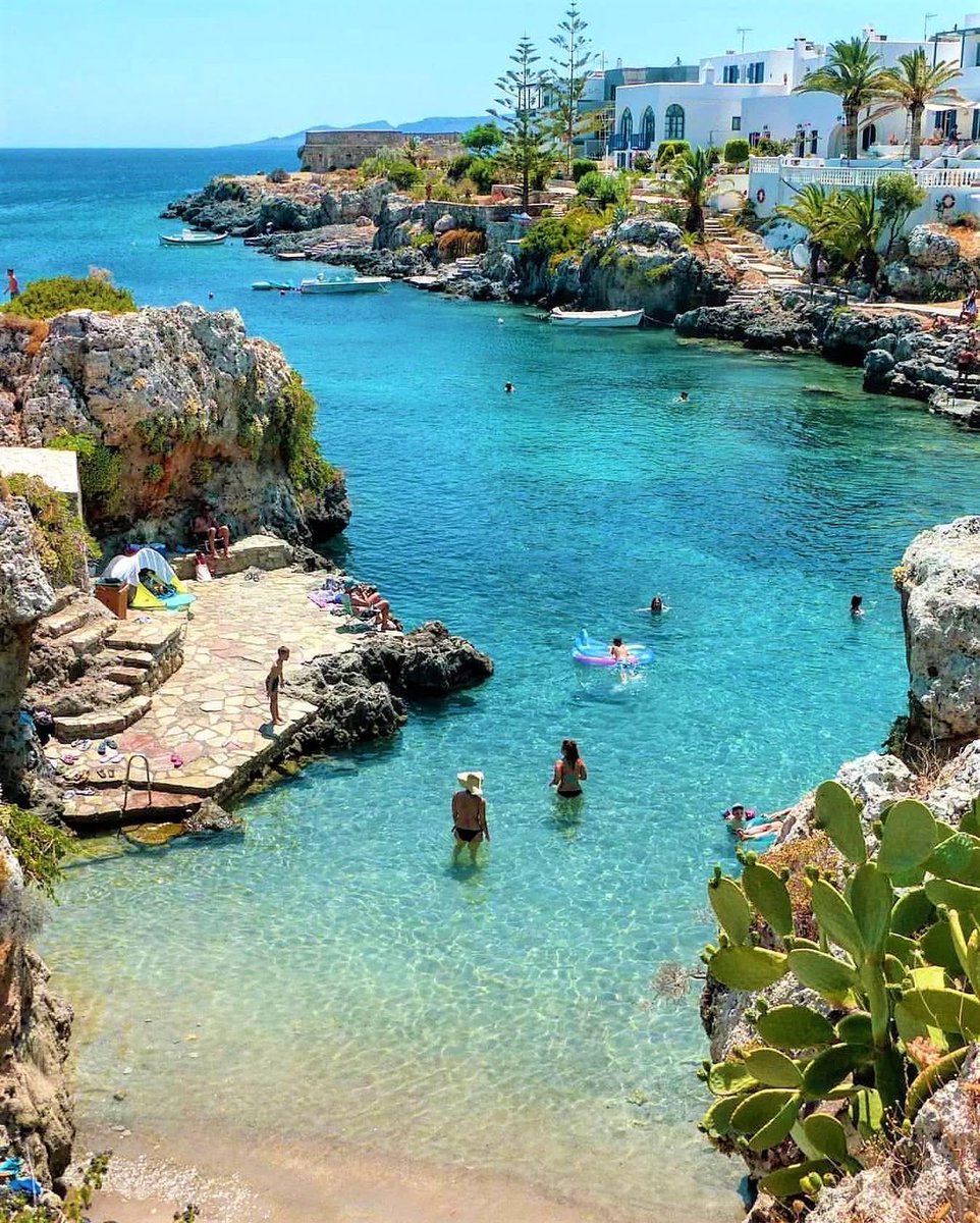 Good morning 🌅 everyone. Happy new month &amp; a wonderful, joyful, full of unforgettable memories summer. 🥰🌺🌸