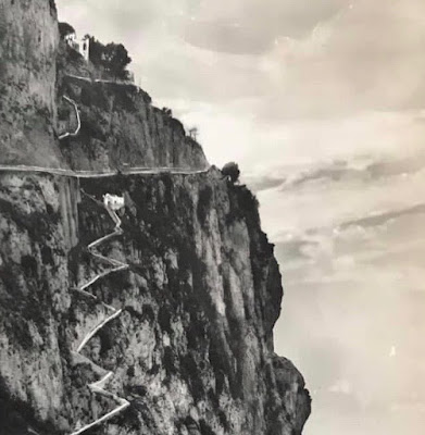 Campanica's tweet photo. STAIRWAY TO HEAVEN From Marina Grande an alternative, athletic #route to #Anacapri? Trek the iconic Phoenician Steps: 921 stone #stairs, it climbs about 350 meters. https://t.co/SLhjrFXhTF https://t.co/dM2ZIWSndg