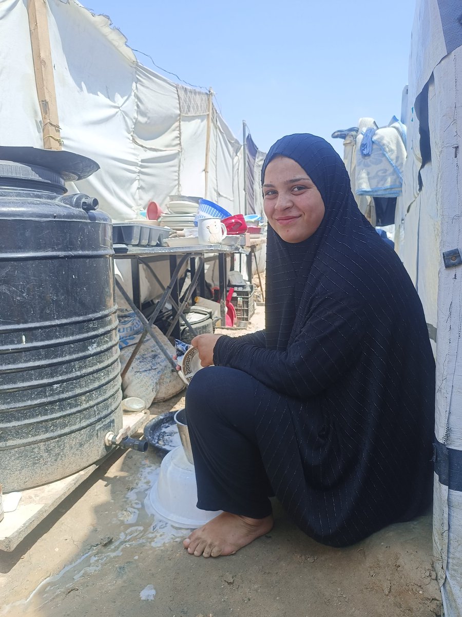 أهل غزة لا يريدون كلمات.
يريدون كتفًا تتكئ عليه أرواحهم المنهكة.
يريدون أن يشعروا أنهم ليسوا وحدهم في ساحة الموت.