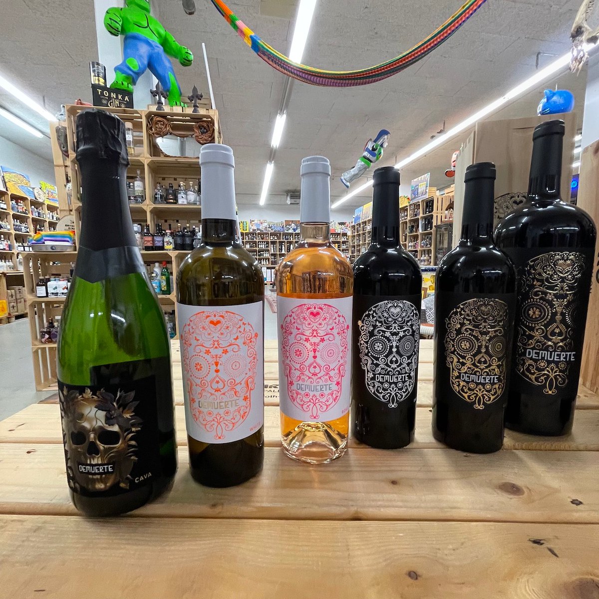 Der neue Gin von der erfolgreichen Wagemut Rum Hersteller: Wagemut HGSB London Dry Gin! Es soll der Beste Gin sein!
Cape Saint Blaize Gin aus Südafrika!
Papa Salt aus Australien,
mit nussigem Wattleseed (Akaziensamen=australische Busch-Food-Zutat)
Garden Shed Bramble &amp; Peach Gin