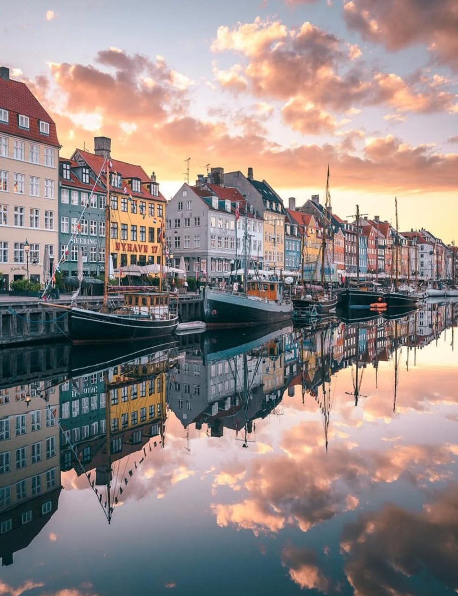 Golden reflections and pastel skies – mornings in Copenhagen feel like stepping into a painting 🎨🌅

📍 Location: Nyhavn, Copenhagen, Denmark
📸 Credit: <a href="/alex_stead/">Alex Stead</a>

 #Copenhagen #Denmark #Nyhavn #SunriseMagic #ColorfulViews #TravelEurope #Cityscape #ReflectionPerfection